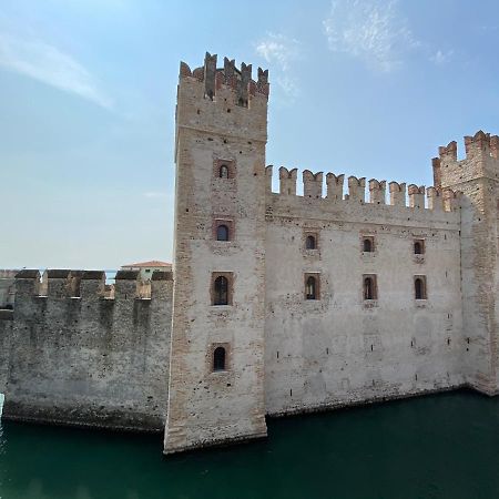 Appartement Castello Mavino à Sirmione Extérieur photo