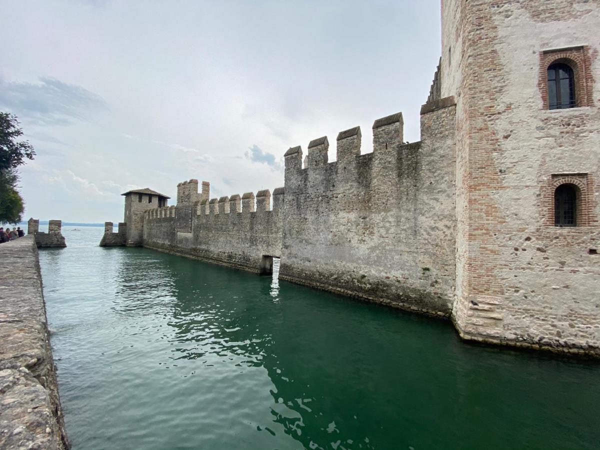 Appartement Castello Mavino à Sirmione Extérieur photo