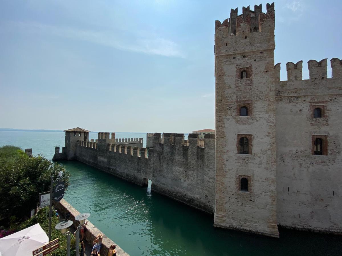 Appartement Castello Mavino à Sirmione Extérieur photo