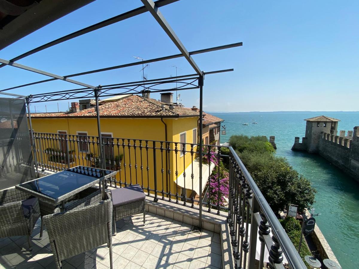 Appartement Castello Mavino à Sirmione Extérieur photo