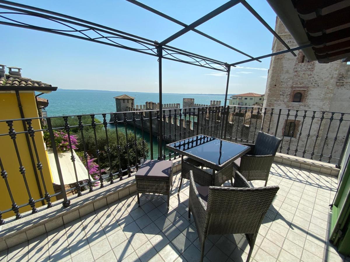 Appartement Castello Mavino à Sirmione Extérieur photo