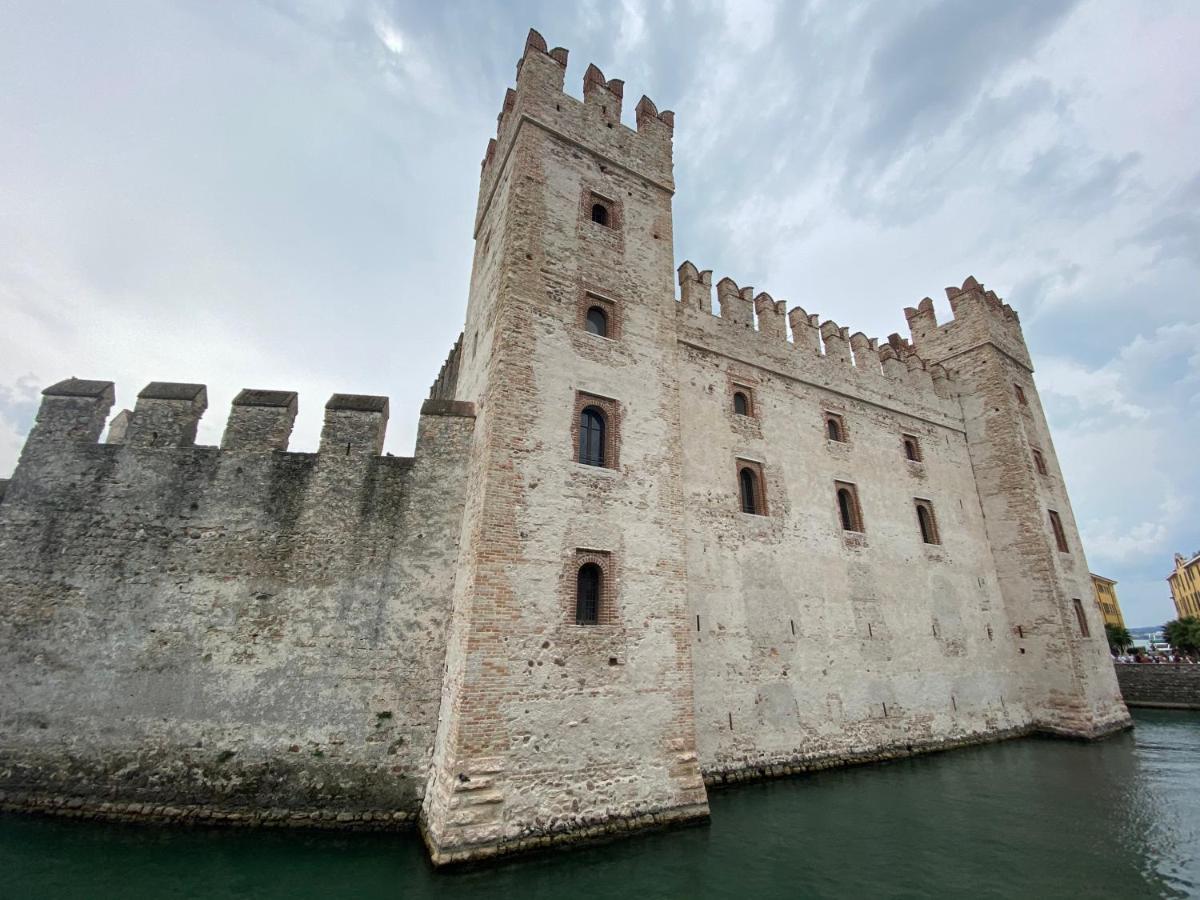 Appartement Castello Mavino à Sirmione Extérieur photo